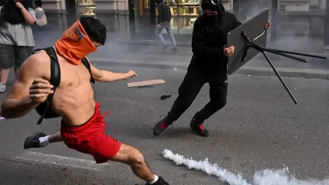Protestolarla sarsılan Milano'da asker sokağa iniyor