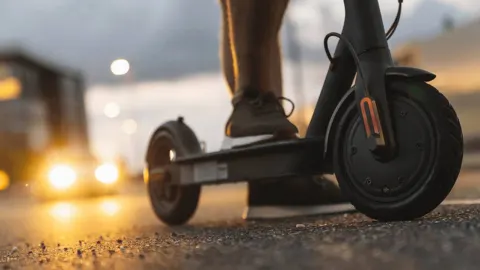Scooter can aldı: Yağmur giderine düşen genç kurtarılamadı