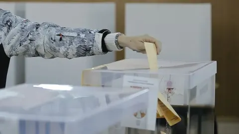 Sırbistan'da halk erken genel seçim için yarın sandık başına gidecek