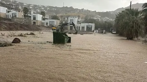 SON DAKİKA: Bodrum’da sağanak! Yollar göle döndü