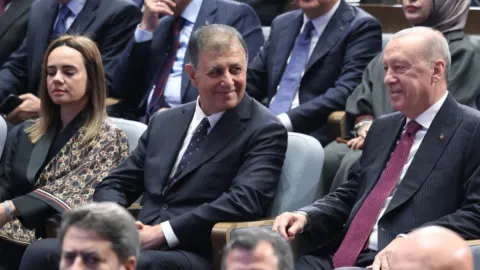 SON DAKİKA... Cemil Tugay AKP’ye katıldı... Rozetini Erdoğan taktı