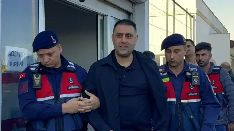 SON DAKİKA | Çukurova Belediyesi'nde usulsüzlük soruşturması! Başkan Emrah Kozay görevden uzaklaştırıldı