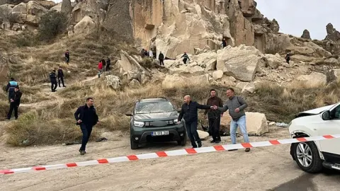 SON DAKİKA: Kapadokya’da Göreme Açıkhava Müzesi girişinde peribacası çöktü: 3 ölü var