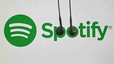 Spotify, yapay zeka tarafından üretilen 50 milyondan fazla parçayı önerilenler listesinden çıkardı
