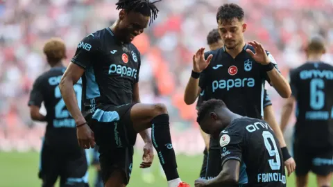 Süper Lig 9'uncu hafta maçı: Çaykur Rizespor-Trabzonspor maçının ilk 11'leri belli oldu