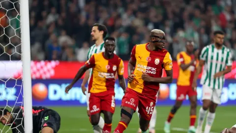 Süper Lig'de 10. haftanın açılış maçında ilk yarı sonucu: Konyaspor-Galatasaray 0-2