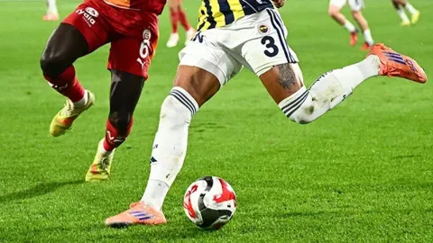 Süper Lig'de derbi zamanı: Galatasaray, Fenerbahçe'yi konuk ediyor