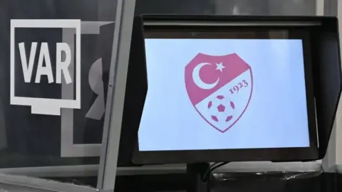 Süper Lig'de günün VAR hakemleri açıklandı!