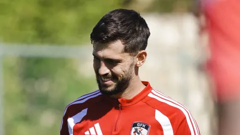 Süper Lig'de ilginç değişiklik... 13 dakika sahada kaldı, oyundan alınınca tepki gösterdi
