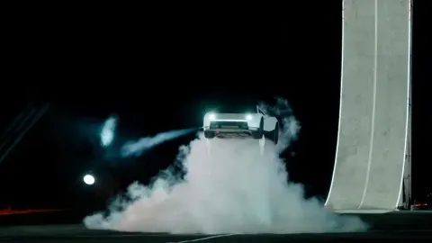 Tesla'nın uçan aracının peşinatı 500 bin dolar