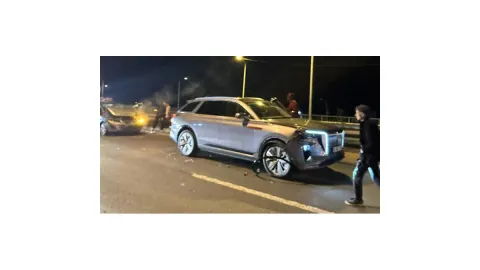 Trabzonspor'un yıldızı kaza yaptı! Arabası bu hale geldi
