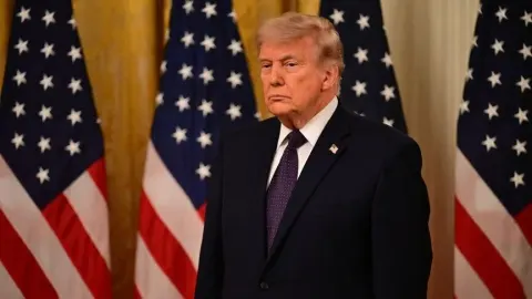 Trump, İran'da yetkililerin öldüğünü ve "kiminle müzakere ettiklerini çözmesi gerektiğini" söyledi