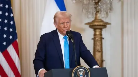 Trump, petrol ve gaz sektöründe metan kurallarını gevşetmeyi önerdi