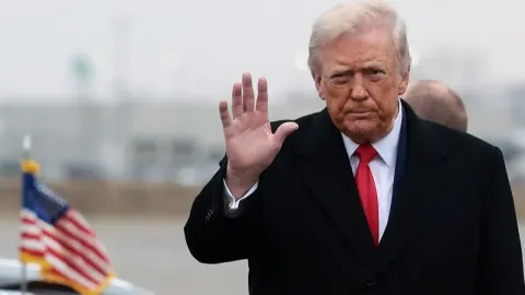 Trump'tan İran'a suçlama: Seçim öncesi petrol fiyatlarını yükseltmeye çalışıyorlar