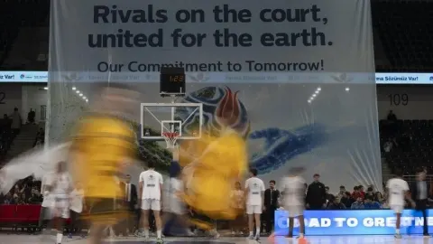 Türk Telekom Basketbol Takımı, giydiği antrenman formalarıyla COP31'e dikkati çekti