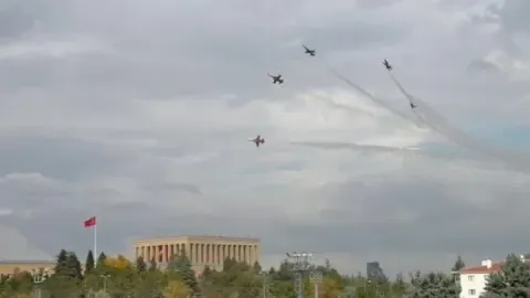 Türk Yıldızları'ndan 29 Ekim öncesi Ankara semalarında prova uçuşu