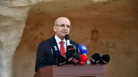 "Türkiye başlı başına bölgesel bir enerji üssü" Bakan Şimşek'ten küresel ekonomi yorumu