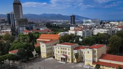 Ünlüleri yetiştiren İzmir Atatürk Lisesi 140 yıldır eğitime katkı sunuyor