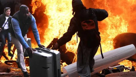 Yangın yerine dönen Fransa'da turistler ne yapıyor?