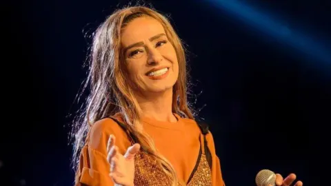 Yıldız Tilbe, faiz gelirini ihtiyaç sahiplerine dağıttı