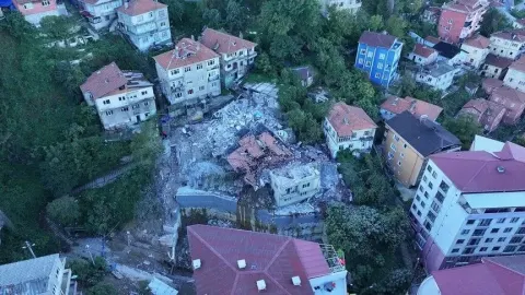 Zonguldak'ta çöken binanın çevresindeki 7 bina tedbiren boşaltıldı